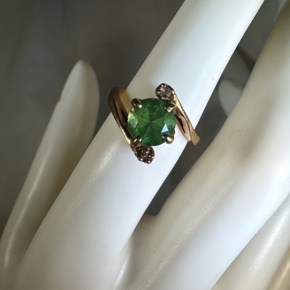 Vintage 10K yellow Gold Ring With Emerald Stone & Diamond Stones Size 5.75/6 3Gr - Picture 3 of 8